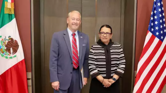 Rosa Isacela recibe al embajador estadounidense Ronald D. Johnson