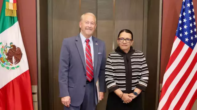 Rosa Isacela recibe al embajador estadounidense Ronald D. Johnson