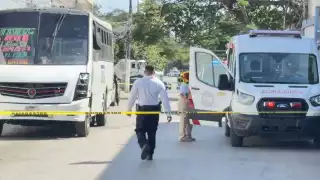 Camión TUCSA aplasta a una persona que cayó sobre el pavimento en Playa del Carmen