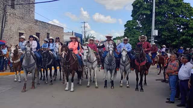 Convite de Tizimín atrae a más de 500 hombre a caballo