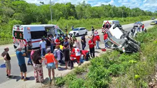 Accidente en carretera de Felipe Carrillo Puerto-Tulum deja una persona fallecida y diez lesionados