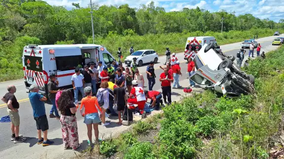 El cuerpo de la persona fallecida quedó prensada en la unidad