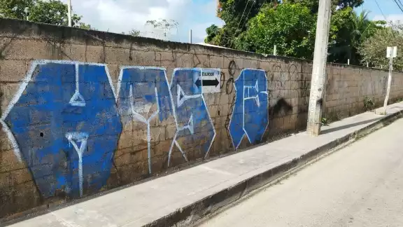 Fue alrededor de las 3 de la madrugada cuando elementos policiales sorprendieron al grafitero