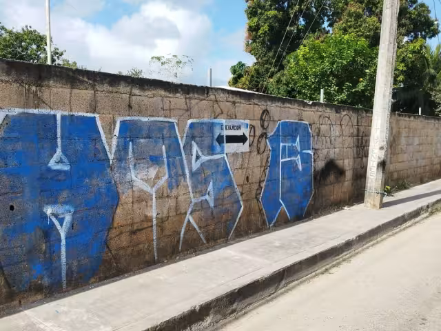 Fue alrededor de las 3 de la madrugada cuando elementos policiales sorprendieron al grafitero