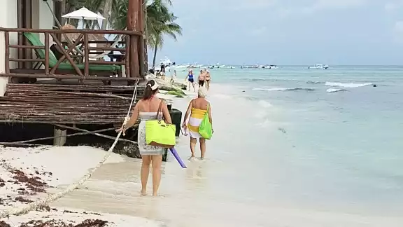 En Playa Mamitas, la instalación de barreras a 60 metros ha modificado las corrientes marinas