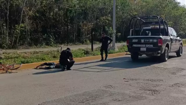 Joven ciclista es arrollado por patrulla en Tulum