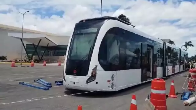 El vehículo es uno de los cinco que brindarán el traslado de la estación el Tren Maya al centro de la ciudad