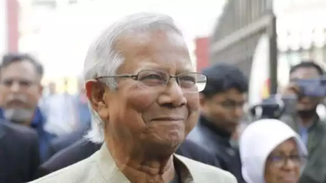 El premio Nobel Muhammad Yunus abandonó Francia el miércoles para dirigir el gobierno interino de Bangladesh