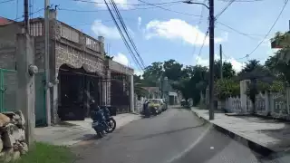 El músico y tecladista calkiniense Jhonatan, conocido como El Sultán de la Cumbia, fue hallado grave en su domicilio la madrugada de este sábado.