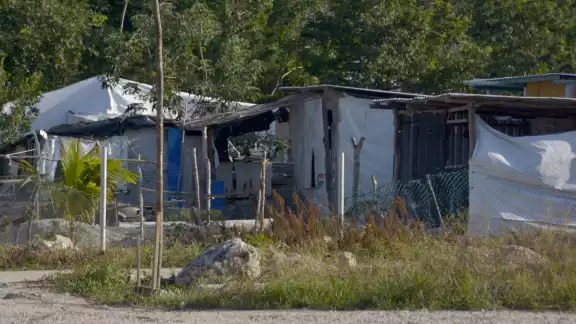 En Quintana Roo, la cultura antihuracanes es clave, pero en Cancún, mucha gente posterga las medidas preventivas, aumentando el riesgo ante un huracán