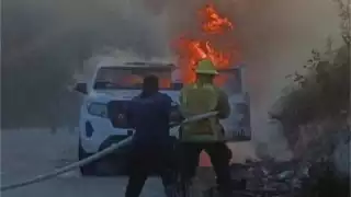 Roban y depués incendian camioneta de valores en FCP; se llevan millones de pesos 
