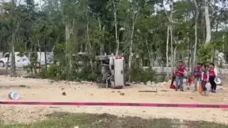 Volcadura de camioneta deja una persona sin vida y 4 heridos en Tulum
