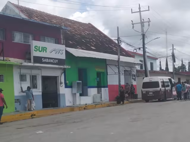 La inseguridad ha aumentado en Villa de Sabancuy, lo que hace que muchos pobladores prefieran no salir de vacaciones para evitar robos en sus casas.