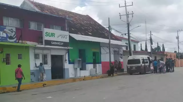 La inseguridad ha aumentado en Villa de Sabancuy, lo que hace que muchos pobladores prefieran no salir de vacaciones para evitar robos en sus casas.