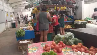 Calor intenso en Hecelchakán ahuyenta a clientes del mercado 