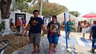 En Ciudad del Carmen, cientos acuden al panteón por el Día de las Madres  