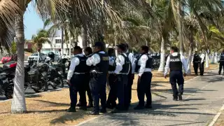 Policías de Campeche marchan hasta la Plaza de la República en espera del evento de Claudia Sheinbaum  