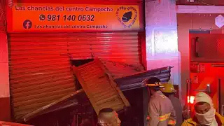 Incendio deja en cenizas tienda de chanclas en el Centro Histórico de Campeche   