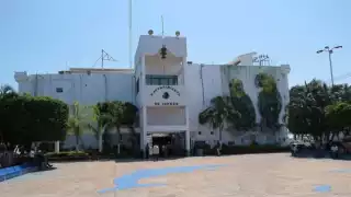 Trabajadores del Ayuntamiento de Ciudad del Carmen acusan de no recibir bonos desde hace 2 años 