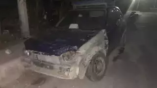Taxista imprudente deja destrozado frente de un Chevy  en Escárcega