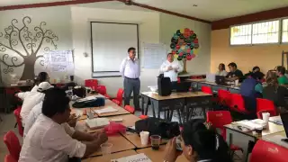  Maestros de Campeche celebran su día entre carencias y retos   