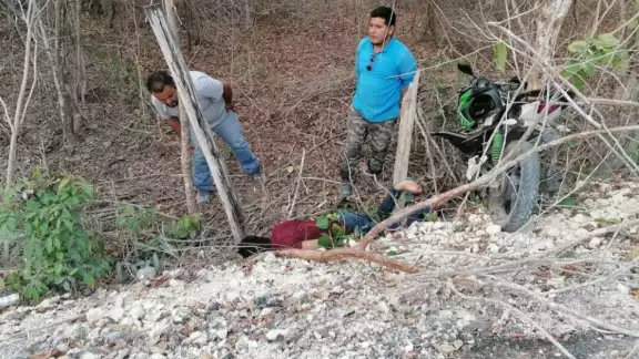 Motociclista lesionado al salirse de la carretera