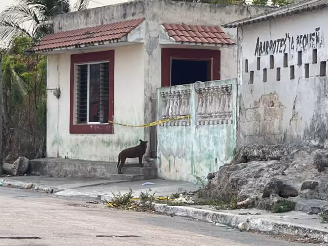 Tras esperar 40 minutos sus amigos forzaron la puerta del baño