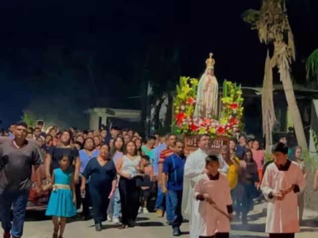 Realizaron un recorrido por la comunidad encabezado por el presbítero Javier Can