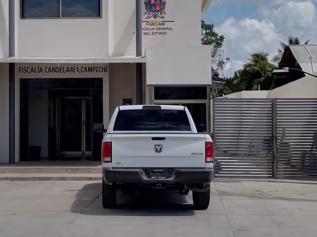 Las autoridades iniciaron una investigación contra la mamá y el sospechoso, por violencia familia