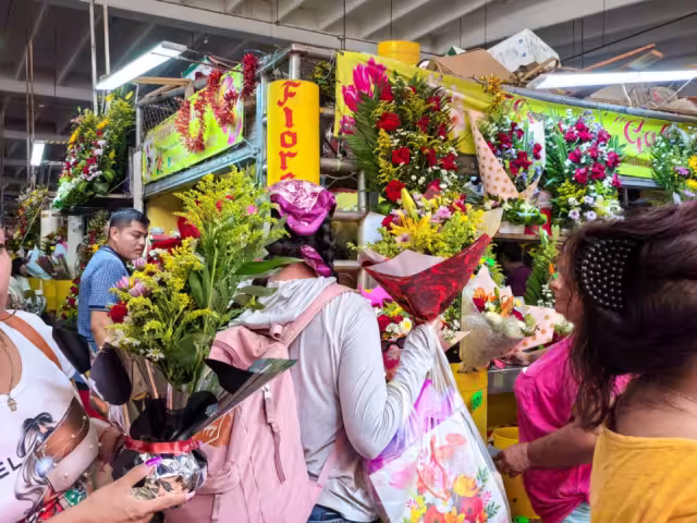 Gran afluencia el mercado principal