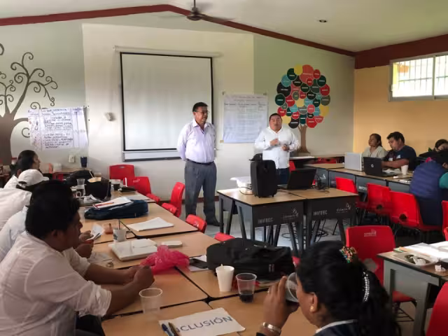 Los cambios en los modelos educativos, la falta de apoyo a los maestros, todo eso ha hecho que la labor docente se demerite