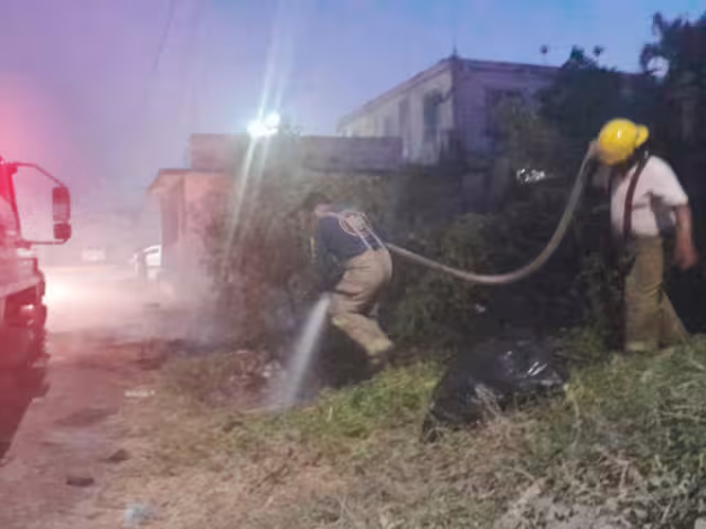 Bomberos actuaron de inmediato para que no se extienda el incendio