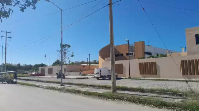 El maquinista echo reversa y no se percato que de encontraba un hombre sentado