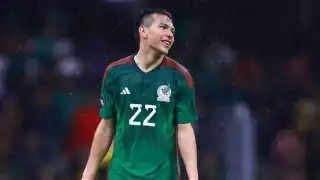 Un asiento en clase turista sería la razón por la que el 'Chucky' Lozano está vetado del Tri
