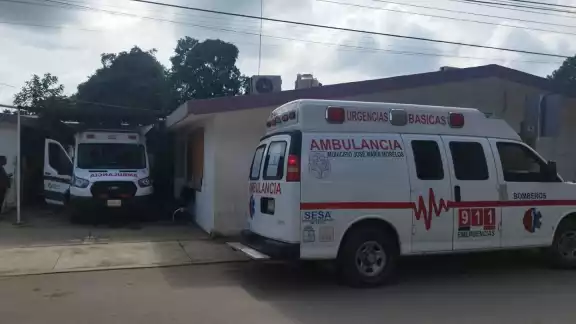 Profesora de secundaria es trasladada a hospital tras torsión del pie en José María Morelos. Profesora de secundaria es trasladada a hospital tras torsión del pie en José María Morelos.