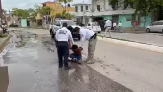 En Campeche, detienen a hombre    drogado por vandalizar  autos estacionados con piedras 