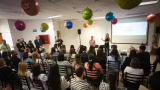 Mariana Rodríguez busca padrinos para regalar Navidad a niños de Capullos