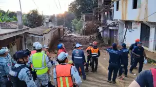 Muere  familia sepultada durante un deslave en Veracruz  