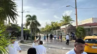 Bloquean tramo vial, exigen mejoras en colonia de Mahahual, Quintana Roo