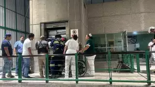 Pacientes del IMSS Querétaro quedaron encerrados en un elevador 