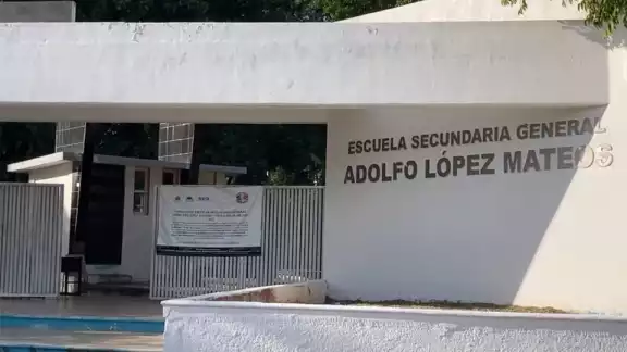 Secundaria Adolfo López Mateos se queda sin dirección a causa de falta de personal. Secundaria Adolfo López Mateos se queda sin dirección a causa de falta de personal.