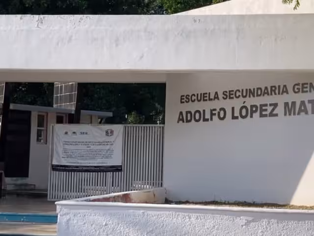Secundaria Adolfo López Mateos se queda sin dirección a causa de falta de personal.