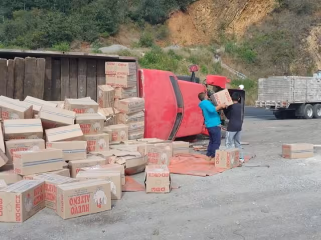 Cometen rapiña en la autopista Arco Norte, cerca de Atitalaquia, Hidalgo
