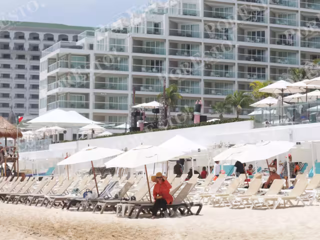 La caída de visitantes también estaría influenciada por la poca disponibilidad en los vuelos hacia Quintana Roo