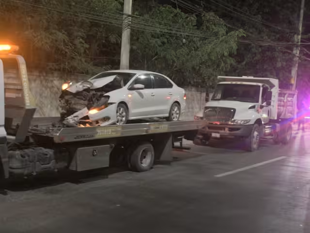 Familia menonita sufrió una crisis nerviosa tras estamparse con un volquete en la Avenida López Portillo