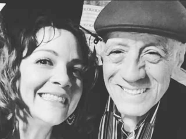 Natalia Lafourcade despide a su amigo y maestro en la música.