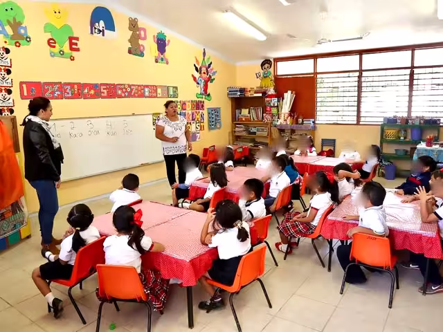Unas 100 personas participaron en la consulta que se llevó a cabo en el domo deportivo de San José Segundo para que la instrucción bilingüe sea obligatoria