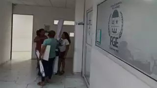 Madres buscadoras de Isla Mujeres se retiran de la FGE en Cancún