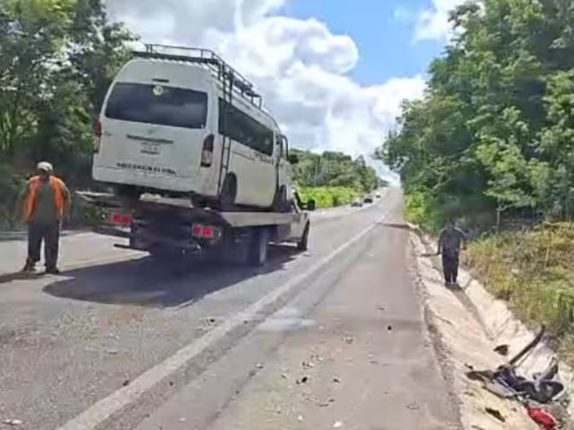 Debido al impacto, la víctima perdió la vida al instante; su cuerpo fue trasladado a las instalaciones de la Semefo