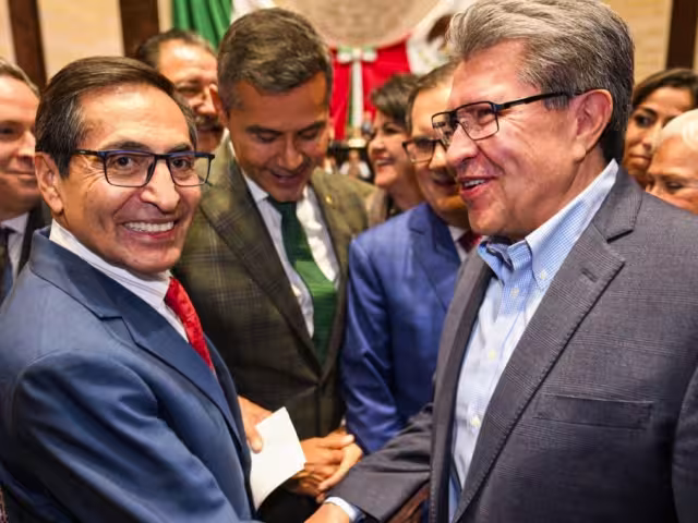 Rogelio Ramírez de la O, titular de la SHCP, con el líder de la bancada de Morena en la Cámara de Diputados, Ricardo Monreal Ávila